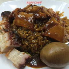 Photo taken at Marina Food House by Xavier T. on 12/31/2014