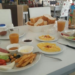 GÜLEREN HOCANIN SOFRASI