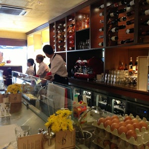 Yeast Boulangerie �?� Bistro �?� Baravin