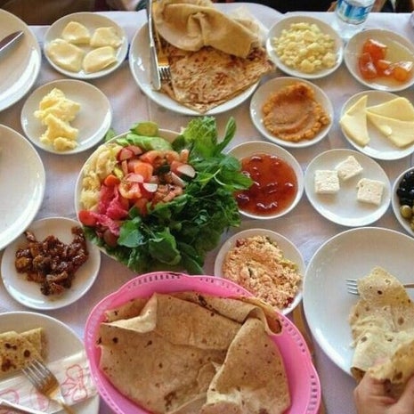 İrVan Kahvaltı Sofrası
