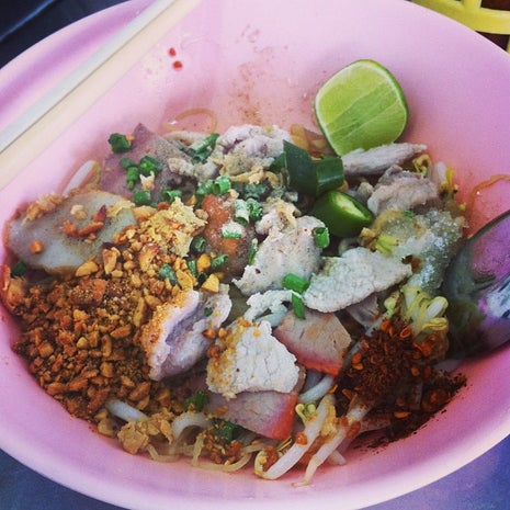 นายจิว หมูแดง หมูกรอบ