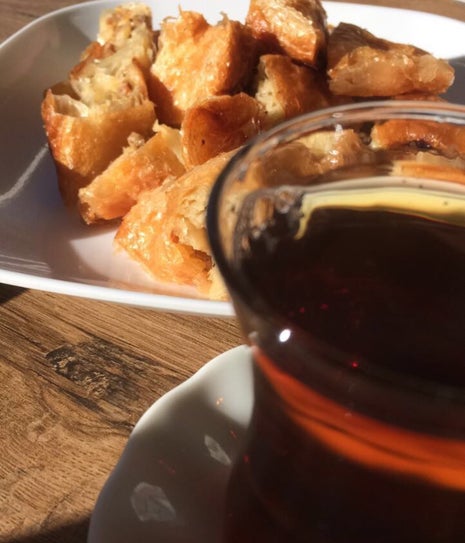 Meşhur İst. Sarıyer Börekcisi.