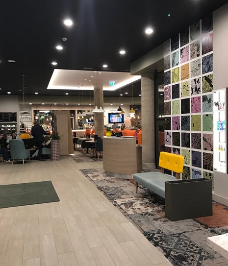 Holiday Inn Manchester - City Centre (Breakfast lobby)