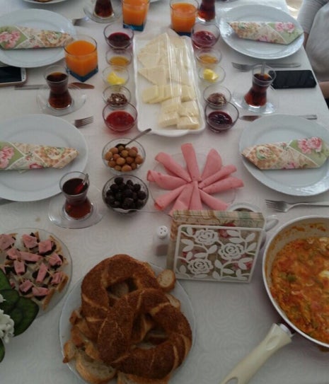 Pelin'in Kahvaltı Kulübü