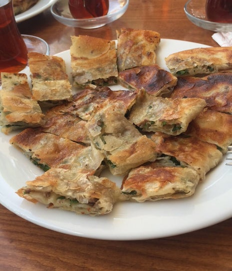 Meşhur Serpme Börekçi TEFİK Dede - Celal Usta