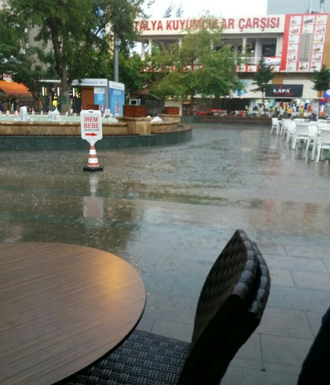 Nur Pastanesi Kapalı Yol