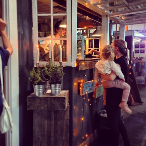 Where's Good? Holiday and vacation recommendations for Copenhague, Dinamarca. What's good to see, when's good to go and how's best to get there.