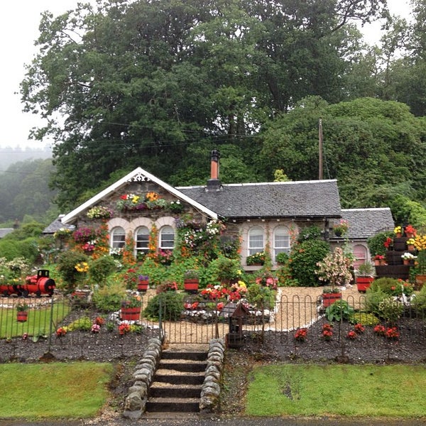 Where's Good? Holiday and vacation recommendations for Loch Lomond, United Kingdom. What's good to see, when's good to go and how's best to get there.