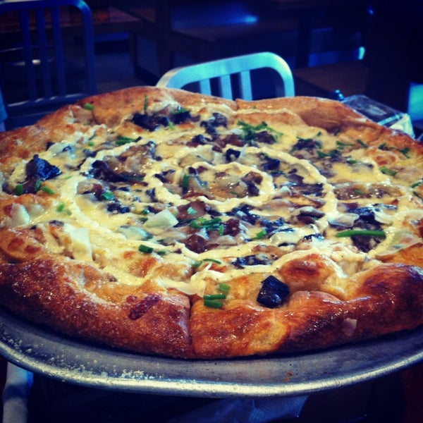 Mellow Mushroom Pizza Bakers Pizza Place in Jacksonville