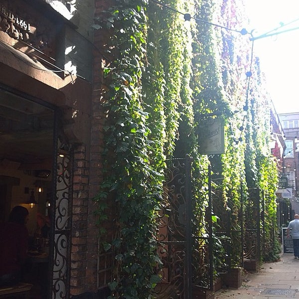 Where's Good? Holiday and vacation recommendations for Chester, United Kingdom. What's good to see, when's good to go and how's best to get there.