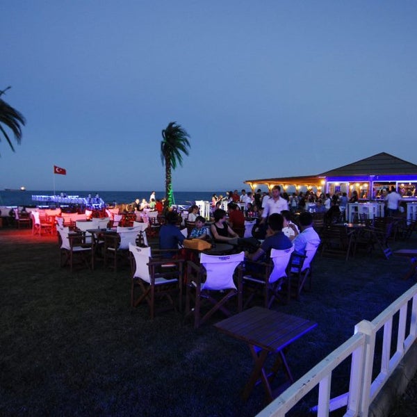 Shaya Beach Cafe & Restaurant Restoran