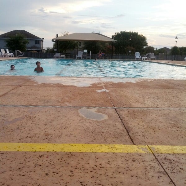 hoa pool