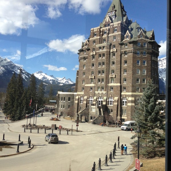 Where's Good? Holiday and vacation recommendations for Banff, Canada. What's good to see, when's good to go and how's best to get there.