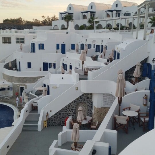Where's Good? Holiday and vacation recommendations for Santorini Island, Greece. What's good to see, when's good to go and how's best to get there.