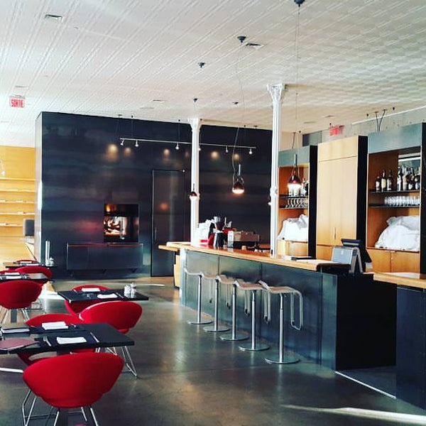 Where's Good? Holiday and vacation recommendations for Montreal, Canada. What's good to see, when's good to go and how's best to get there.