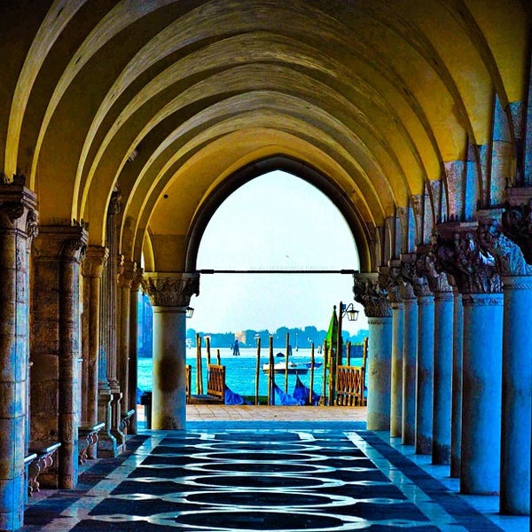 Where's Good? Holiday and vacation recommendations for Venice, Italy. What's good to see, when's good to go and how's best to get there.