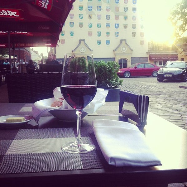 Where's Good? Holiday and vacation recommendations for Riga, Lettonia. What's good to see, when's good to go and how's best to get there.