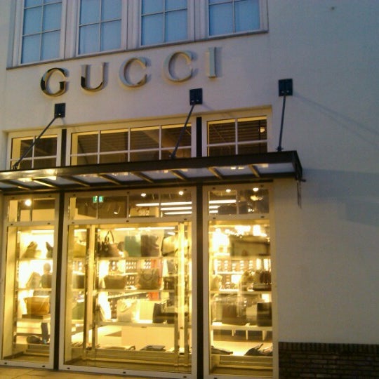 nearest gucci store to my location