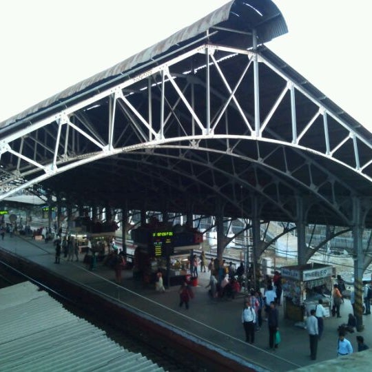 Bandra Railway Station - Train Station In Bandra West