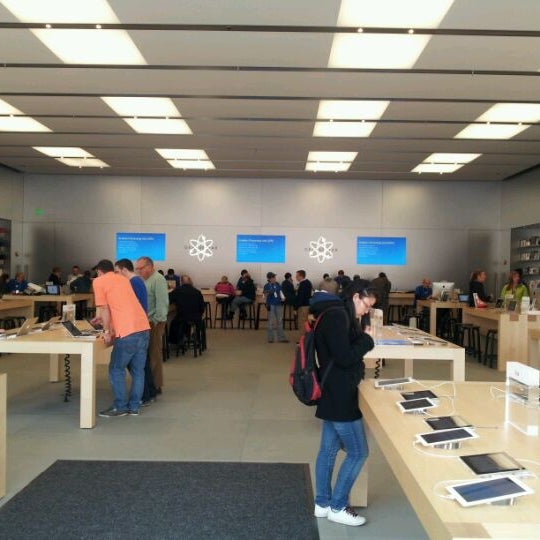 Photo taken at Apple Store, New Haven by RetailGoddesses on 11/22/2011
