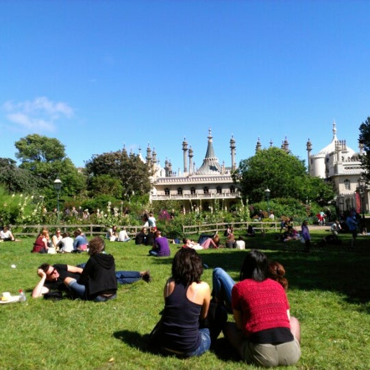 Where's Good? Holiday and vacation recommendations for Brighton, United Kingdom. What's good to see, when's good to go and how's best to get there.