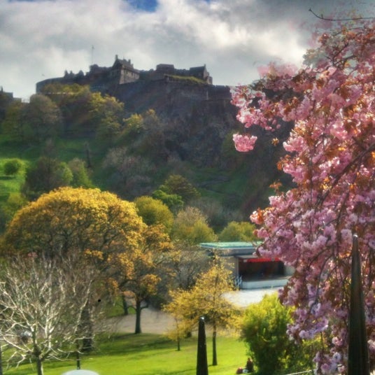 Where's Good? Holiday and vacation recommendations for Edinburgh, United Kingdom. What's good to see, when's good to go and how's best to get there.