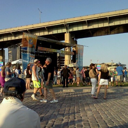 Where's Good? Holiday and vacation recommendations for Buffalo, United States. What's good to see, when's good to go and how's best to get there.