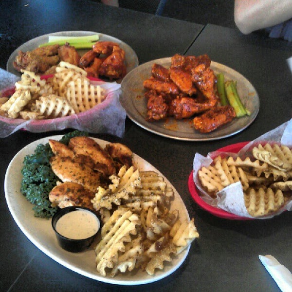 Pluckers Wing Bar 104 Tips From 3726 Visitors