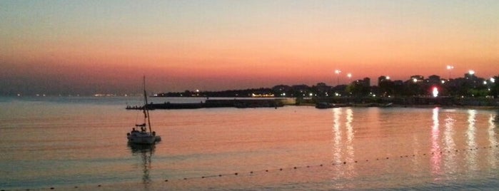 Caddebostan Sahili is one of Türkiye'de Gezilmesi- Görülmesi Gereken Yerler.