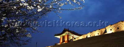 수원화성 (Hwaseong Fortress) is one of 한국관광 100선.