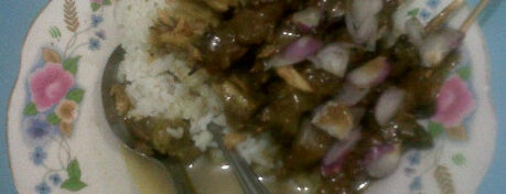 Sate & Gule Kambing Tombo Luwe is one of Lokasi Makan di Mojokerto.