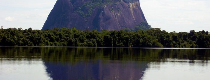 Monumento Natural Piedra del Cocuy is one of Monumentos Naturales de Venezuela.