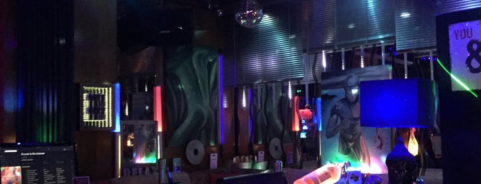 gay goesling st louis from Bronson gay bar in geveve