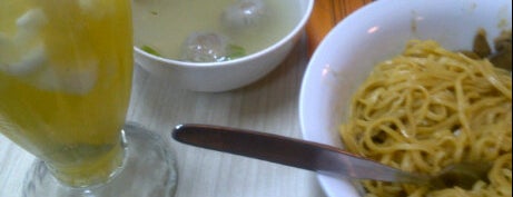 Bakso Lapangan Tembak Senayan is one of Wisata Kuliner Samarinda.