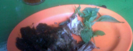 RM Ayam Gepuk Ponorogo is one of Wisata Kuliner Samarinda.