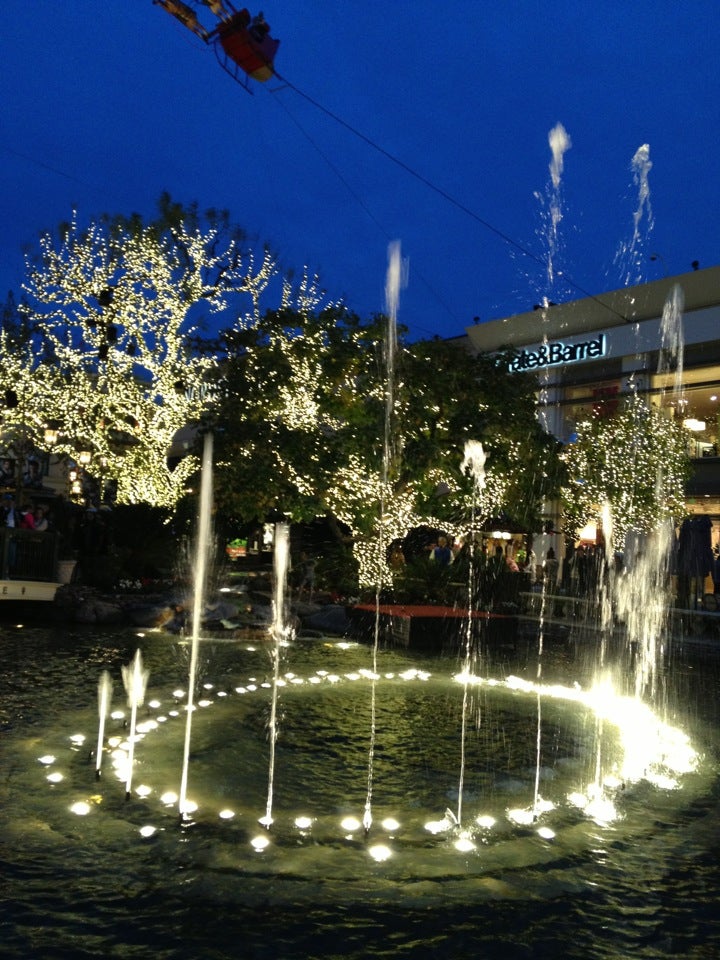 The Grove Water Fountain