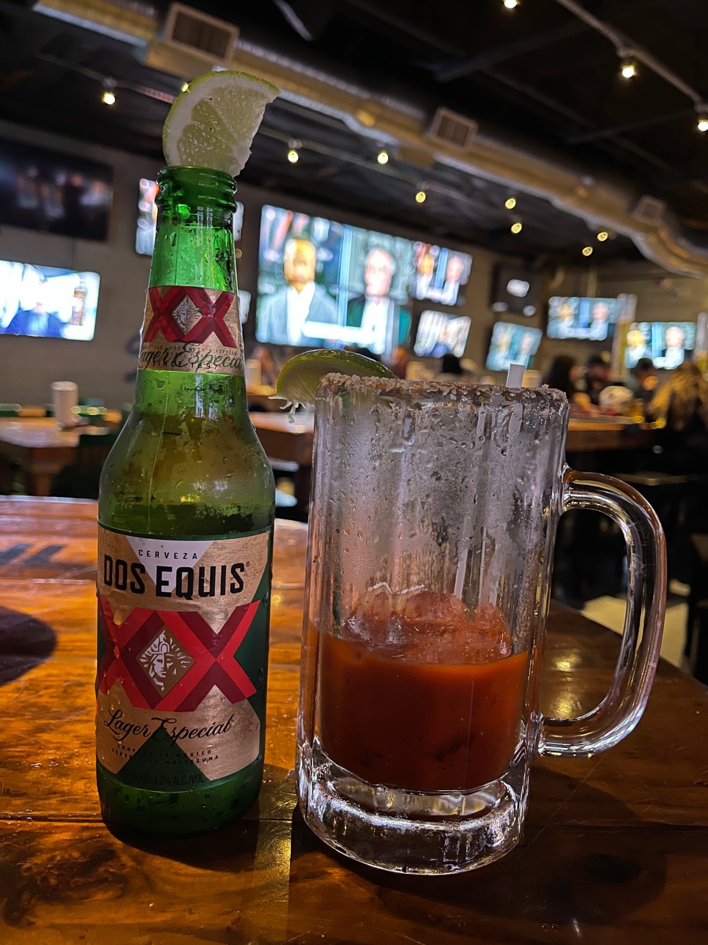 Ojos Locos Sports Cantina