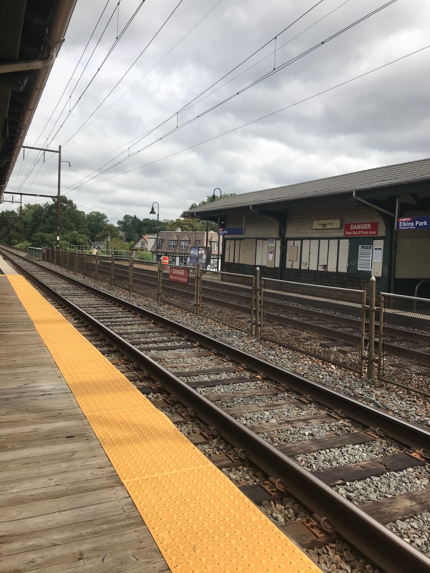 Elkins Park Station