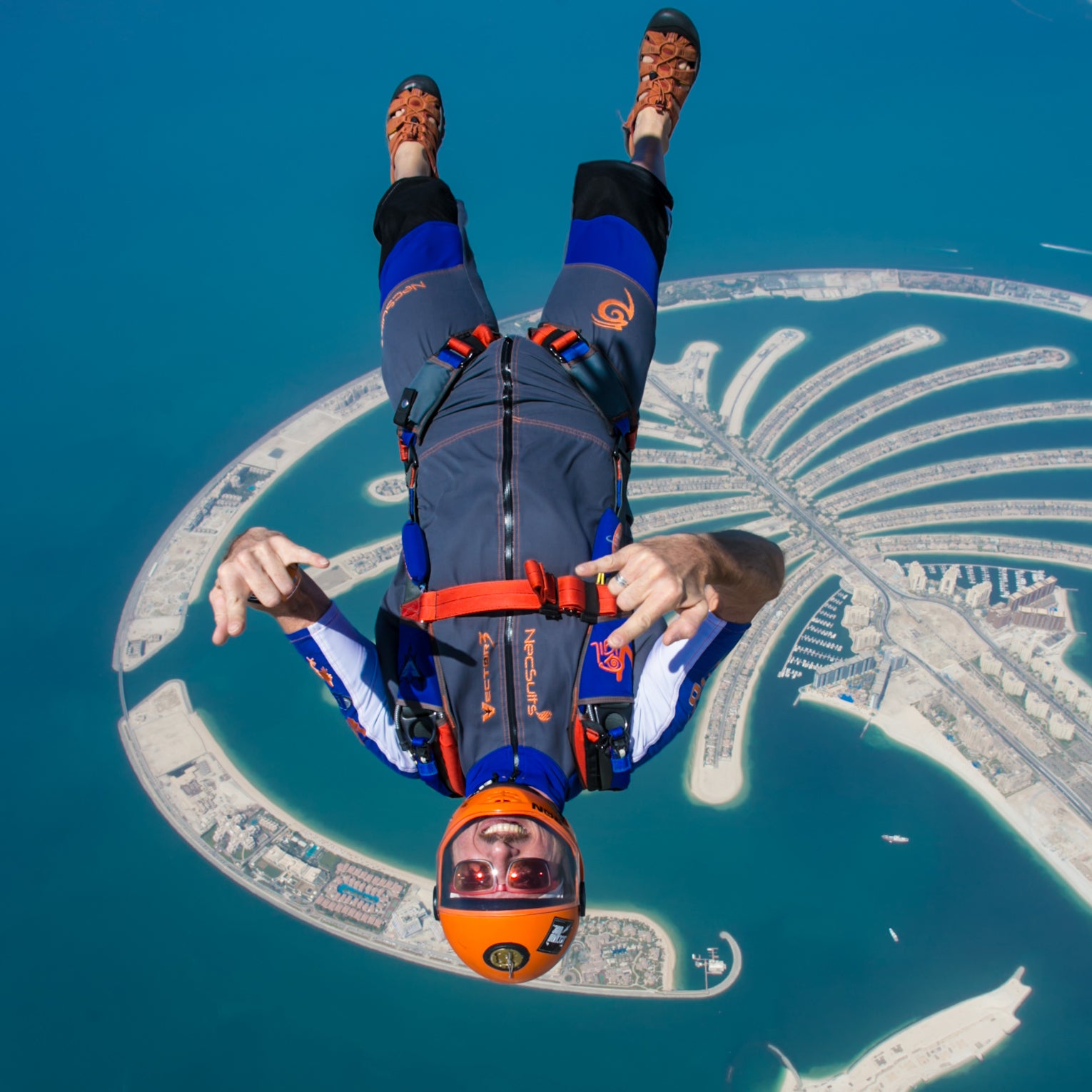 Дубай прыжки. Скайдайв Дубай Skydive Dubai. Кепка Skydive Dubai. Ski Dubai парашют. Дубай Скай прыжки с парашютом.