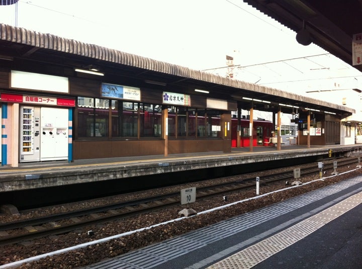 File:Lotteria-Higashi-okazaki-station.jpg - Wikimedia Commons