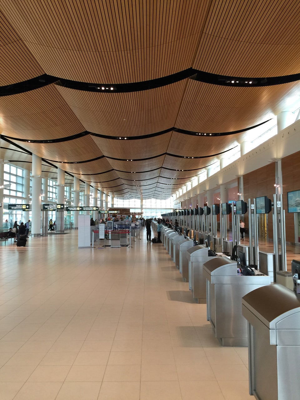 Photo of Winnipeg International Airport (YWG)