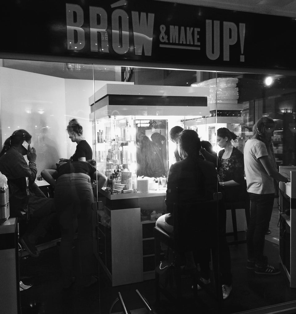 Брови brow up. Броу ап атриум. brow up океания.