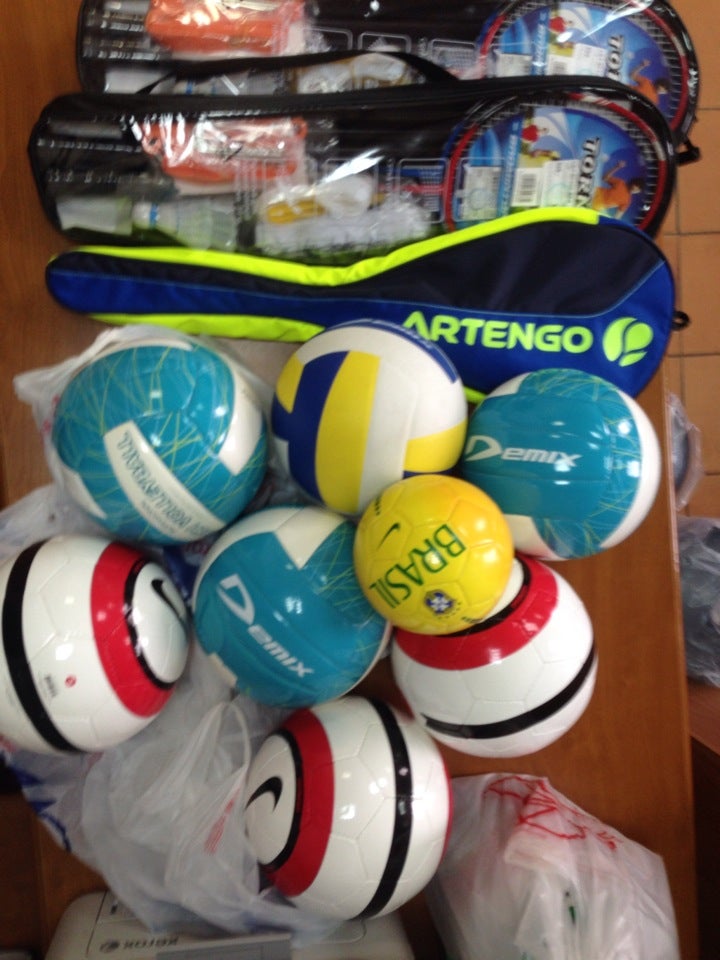 Спортмастер рязанский проспект. Мячик Спортмастер на кассе. Фишки Спортмастер. Спортмастере есть мячики которые кидаешь в обувь и нет запаха. Сколько стоят фишки в спортмастере.