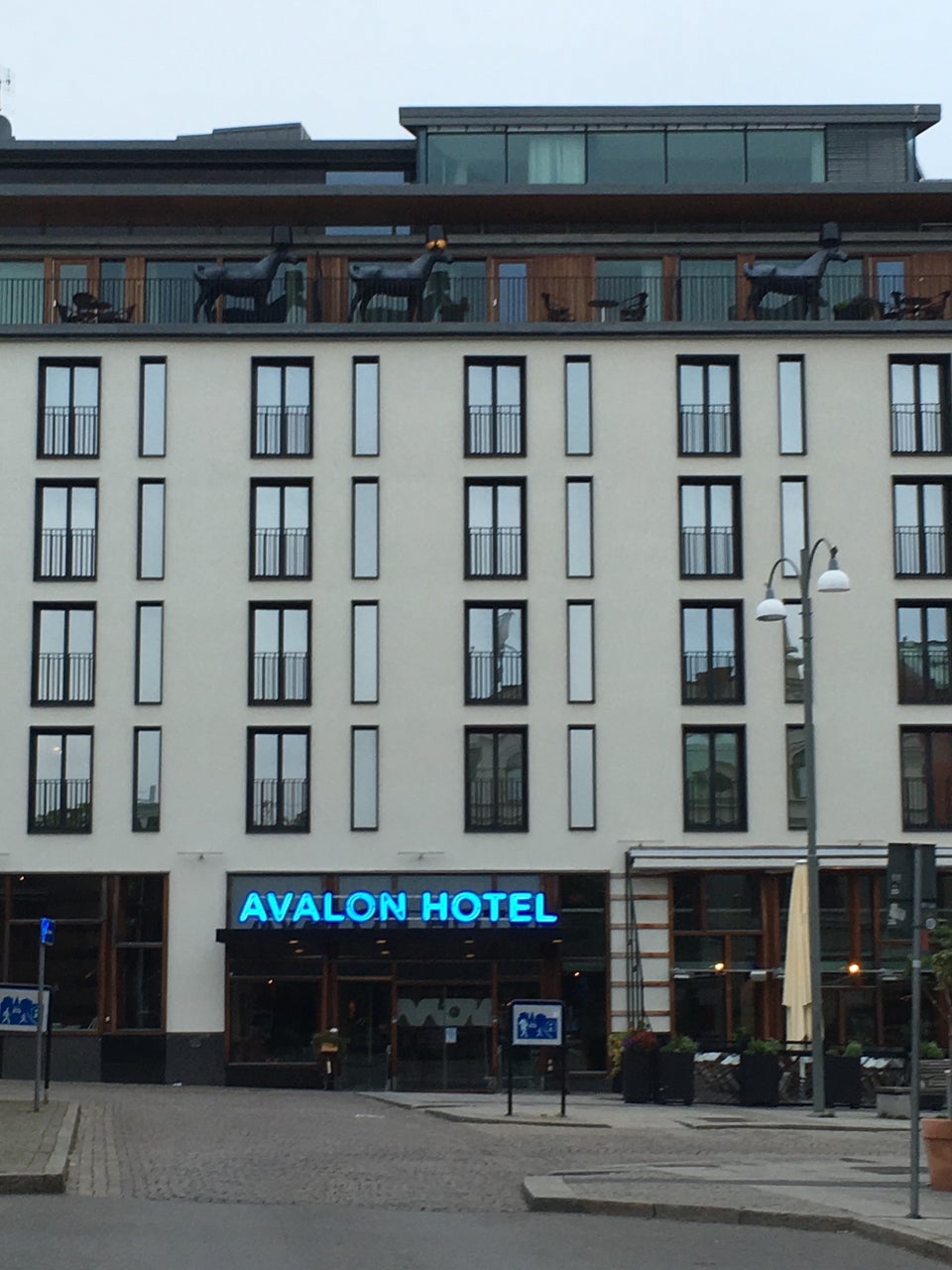 Photo of Avalon Hotel